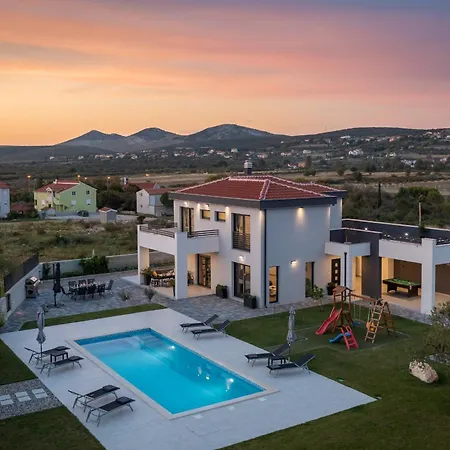 Lacus In With Pool Villa