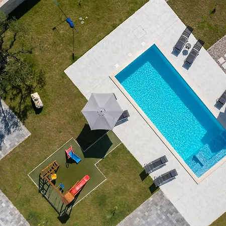 Lacus In With Pool
