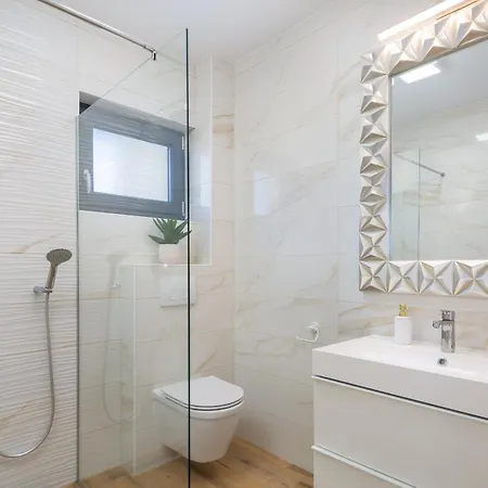 Lacus In With Pool Villa *