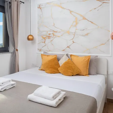 Villa Lacus In With Pool *