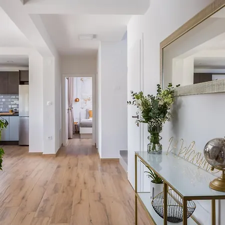 Lacus In With Pool Villa