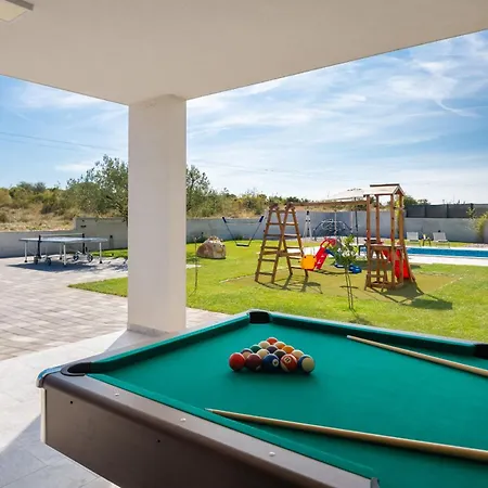 Lacus In With Pool