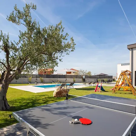 Lacus In With Pool Villa