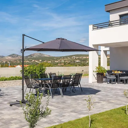 Lacus In With Pool Villa