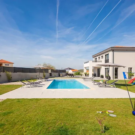 Lacus In With Pool וילה Vrana (Zadar)