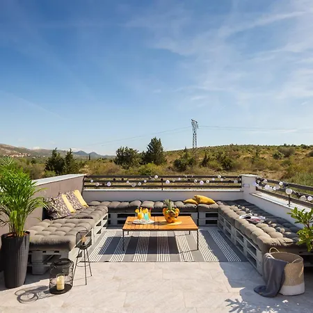 Lacus In With Pool Villa