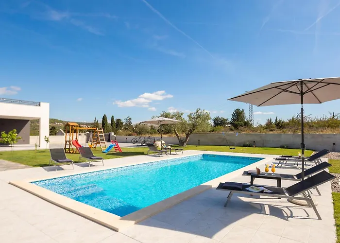 Lacus In With Pool *