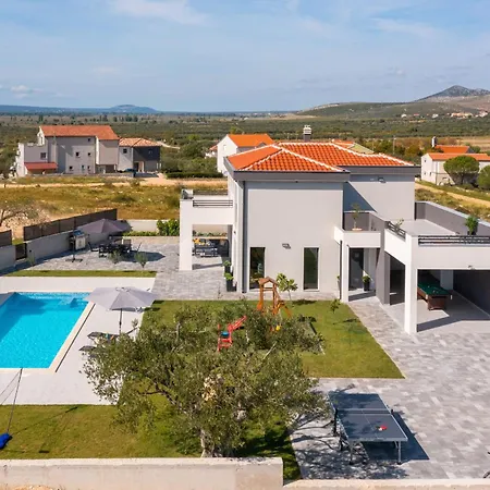 Lacus In With Pool Vrana (Zadar)