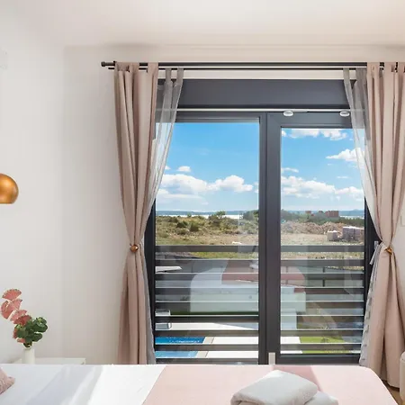 Lacus In With Pool Vrana (Zadar)