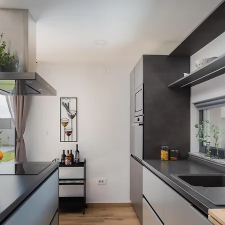 Villa Lacus In With Pool *