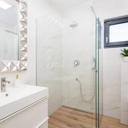 Lacus In With Pool * Vrana (Zadar)