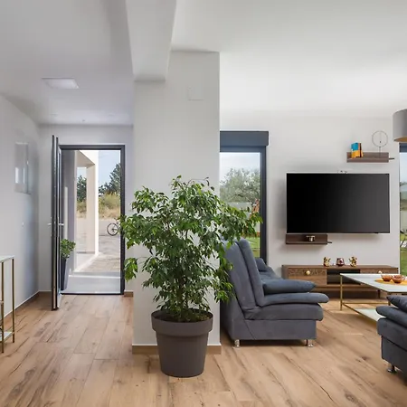 Lacus In With Pool Vrana (Zadar)