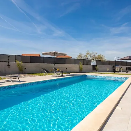 Lacus In With Pool Vrana (Zadar)