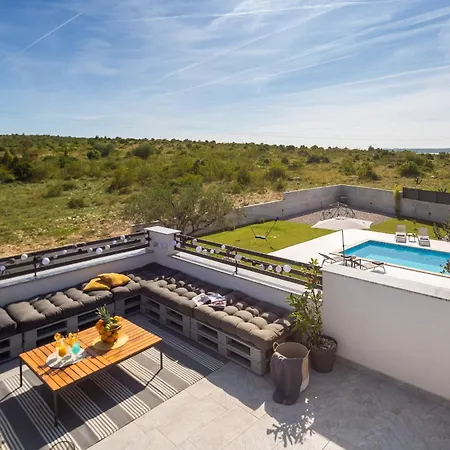 Lacus In With Pool Villa *