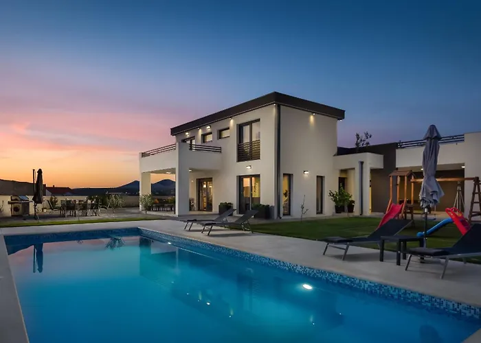 Вилла Lacus In With Pool