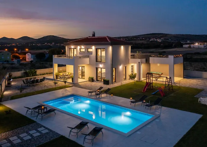 Lacus In With Pool *