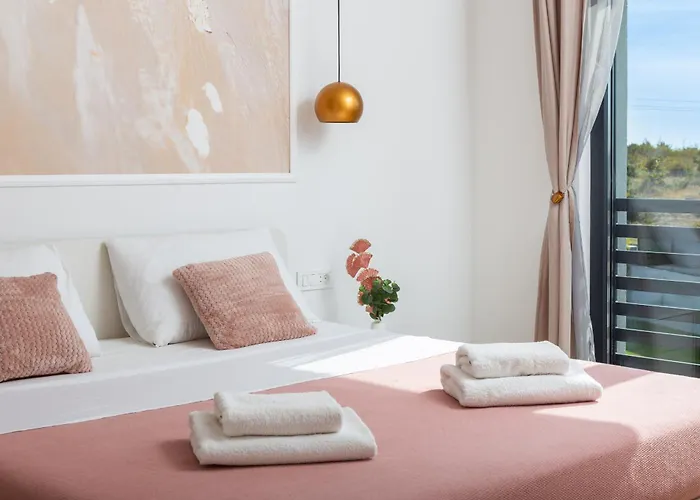 Lacus In With Pool Вилла