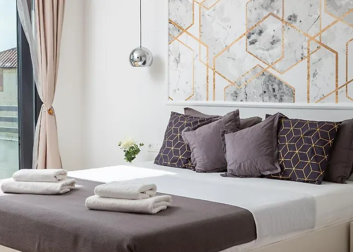 Lacus In With Pool *