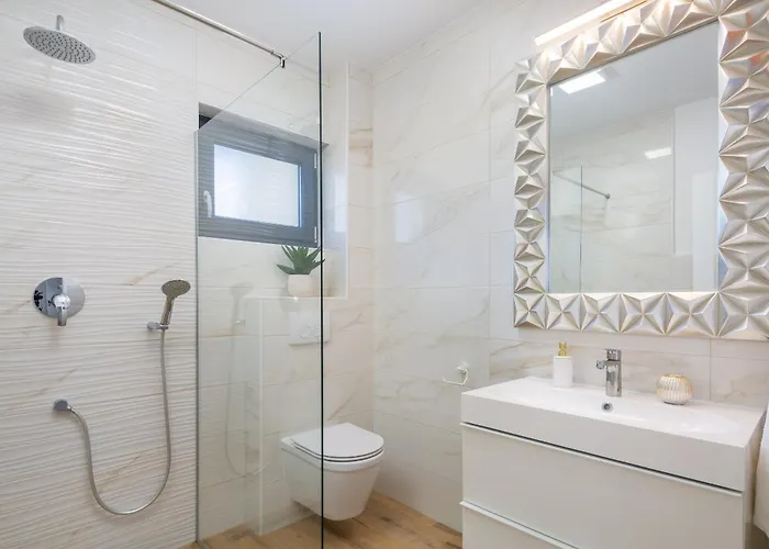 Lacus In With Pool Вилла *