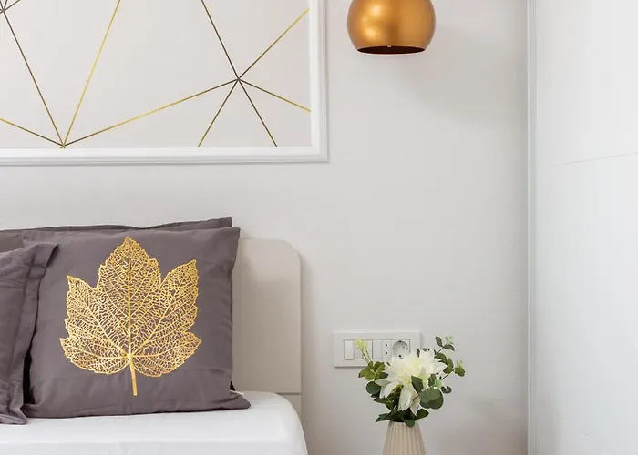 Lacus In With Pool Вилла