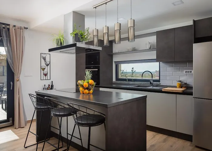 Lacus In With Pool Вилла *