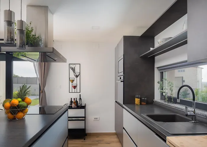 Вилла Lacus In With Pool *