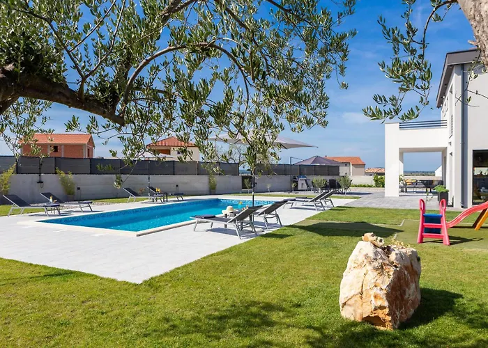 Вилла Lacus In With Pool *