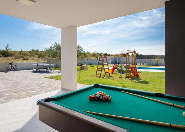 Lacus In With Pool