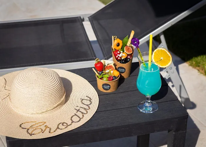 Villa Lacus In With Pool *