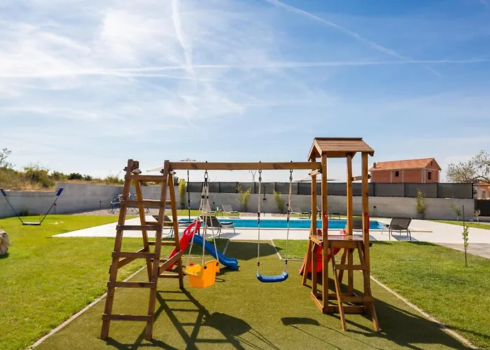 Lacus In With Pool *