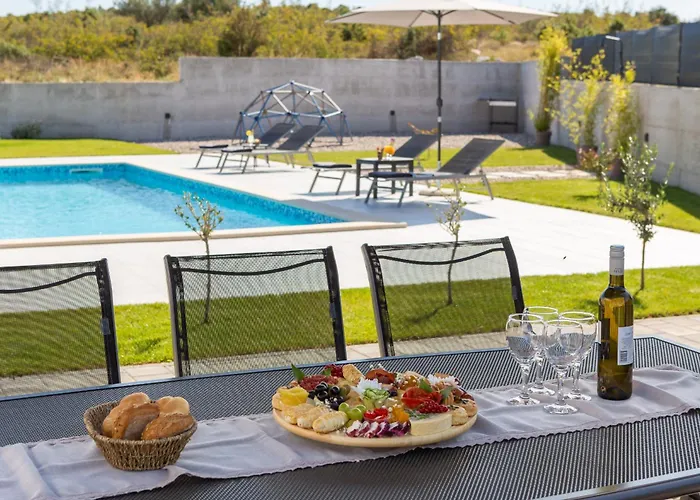 Lacus In With Pool Вилла *