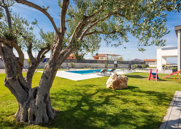 Вилла Lacus In With Pool *