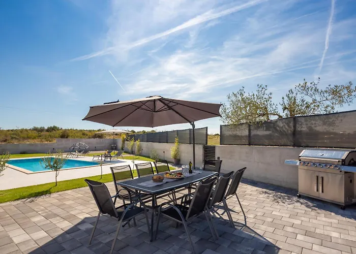 Lacus In With Pool *