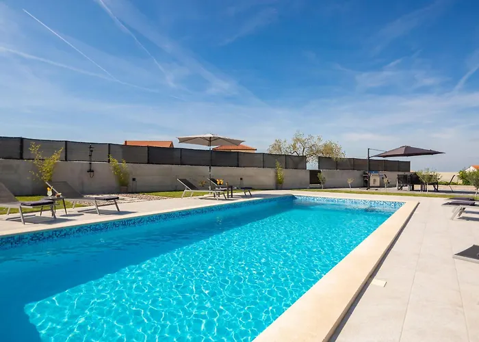 Lacus In With Pool Vrana (Zadar)