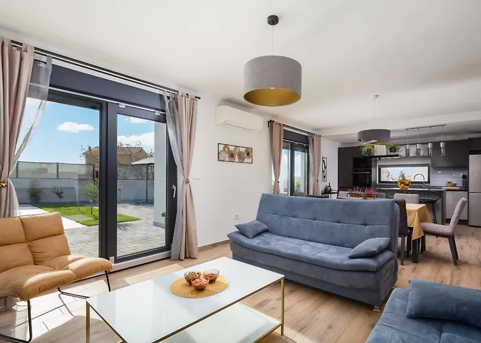 Вилла Lacus In With Pool